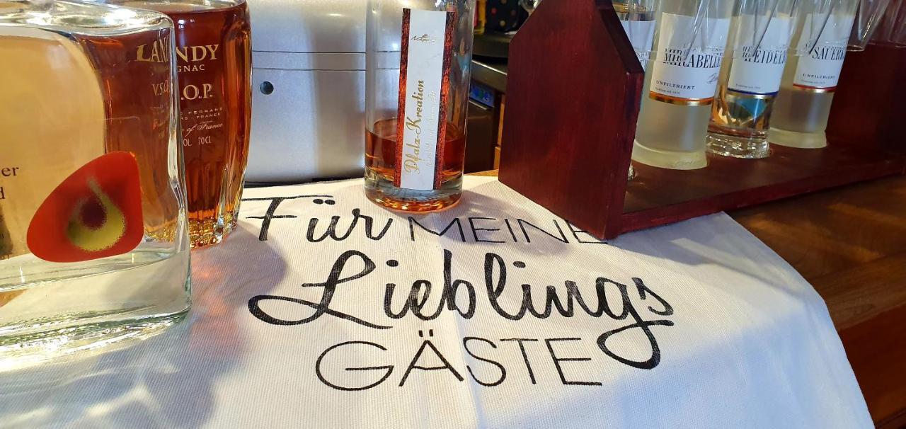 Landgasthaus "Zum Engel" Neuleiningen Luaran gambar