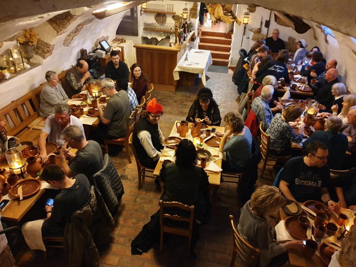 Landgasthaus "Zum Engel" Neuleiningen Luaran gambar